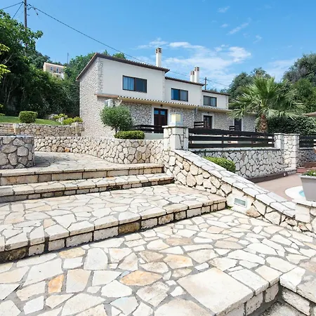 Anita Village פראמה